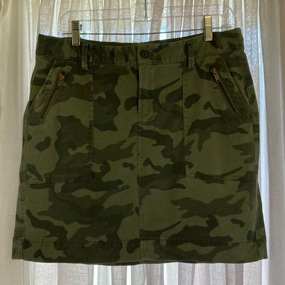 Old Navy Camo Skirt - Mini with Zipper Front Pockets - Size L - Camouflage Color - Picture 4 of 5